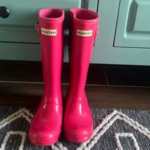 Bright pink Hunter boots for girls! Terrific condition